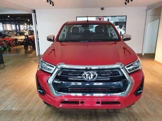 TOYOTA HILUX 2.8 D-4D TURBO DIESEL CD SRX 4X4 AUTOMÁTICO